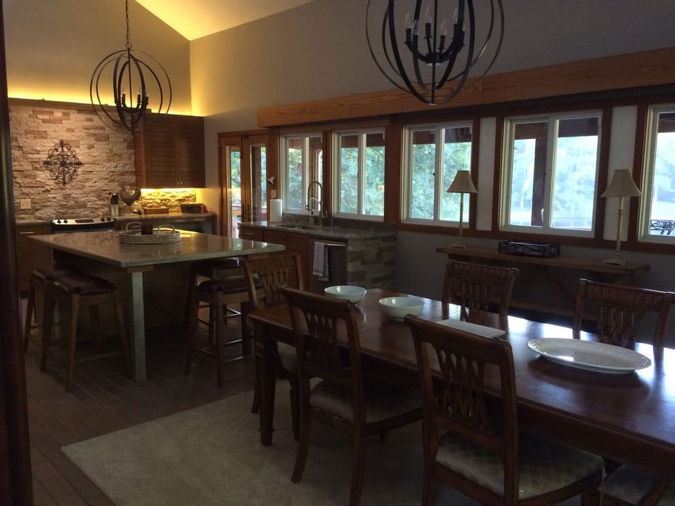Kitchen & Dining over looking the Lake