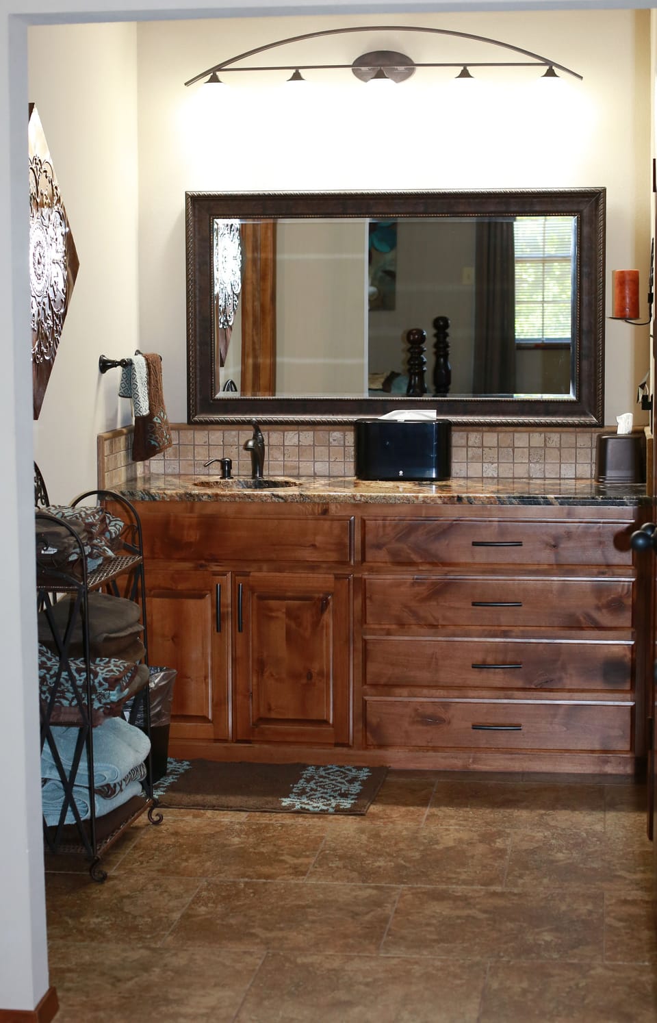 Master suite dressing room