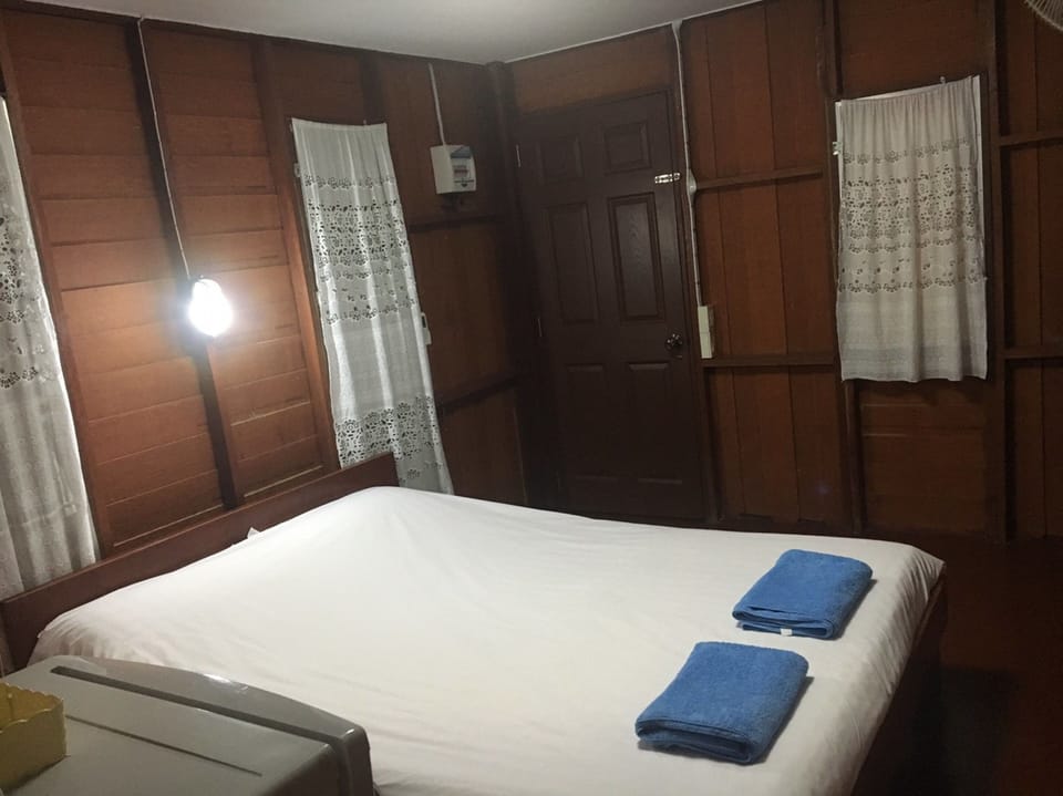 Standard Bungalow | Rollaway beds, free WiFi, bed sheets