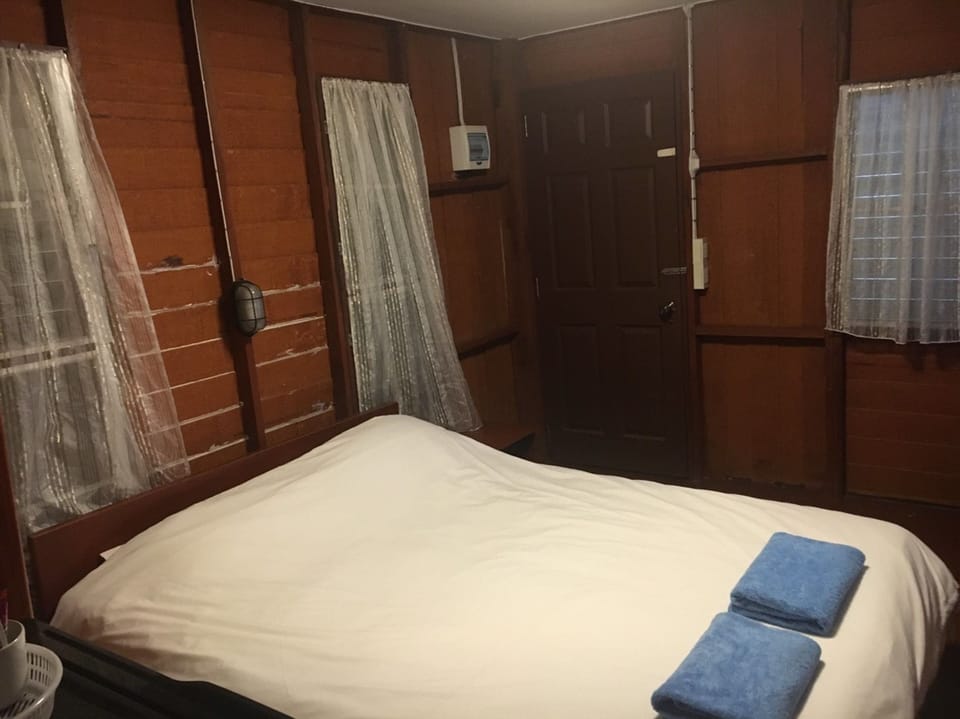 Standard Bungalow | Rollaway beds, free WiFi, bed sheets
