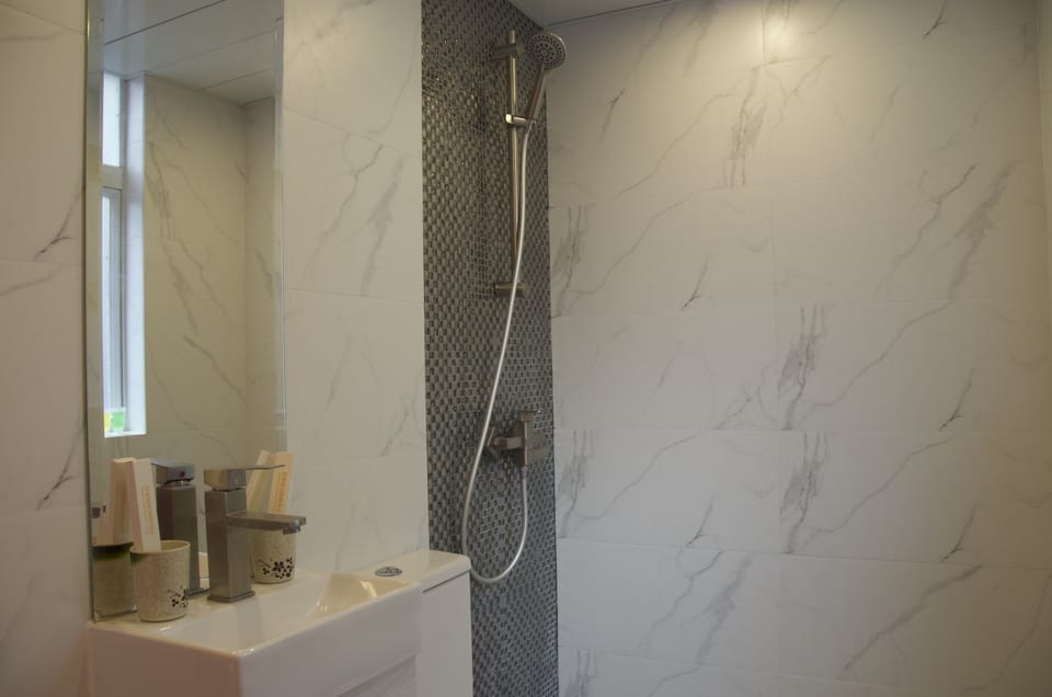 Romantic Room (Round bed) | Bathroom | Shower, free toiletries, hair dryer, slippers