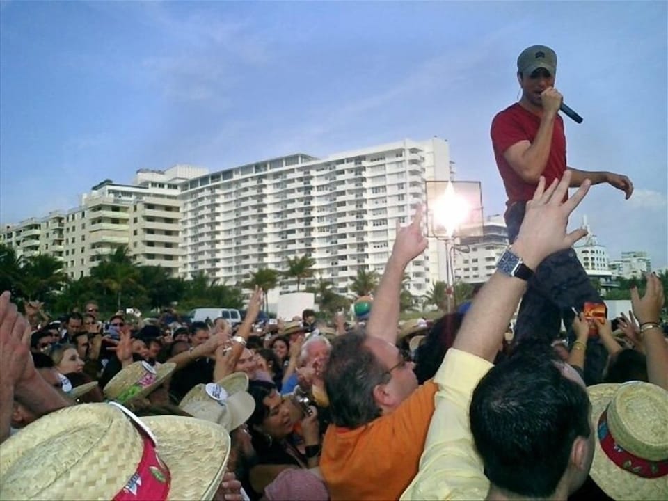 Enrique Iglesias performs on the beach in front of the Decoplage