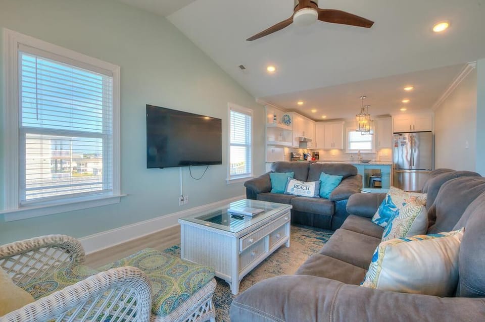 Living Room 
GW 5.22.23