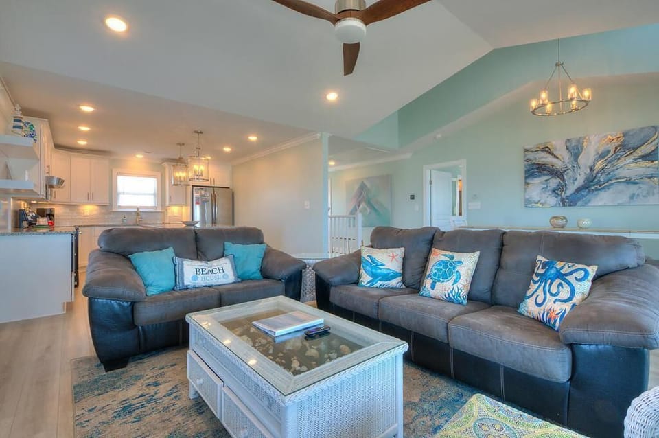 Living Room 
GW 5.22.23