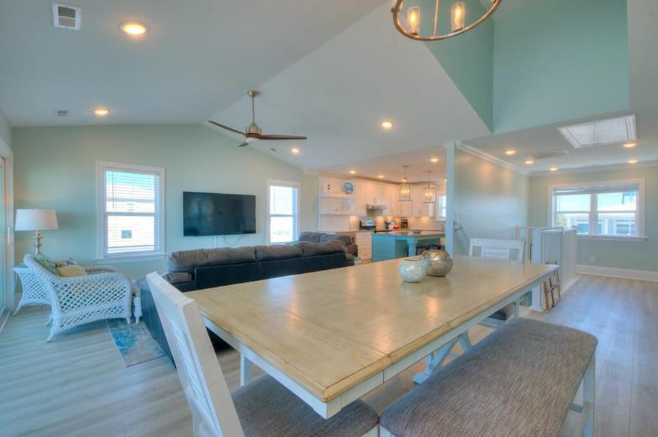 Dining Room
GW 5.22.23
