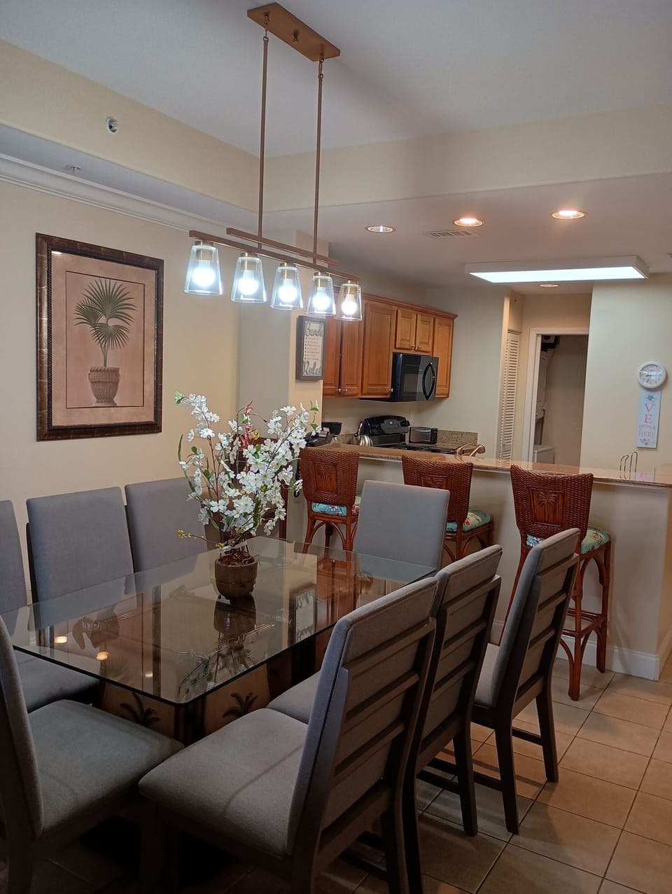 Dinning rywith seating for 8 plus high chairs
