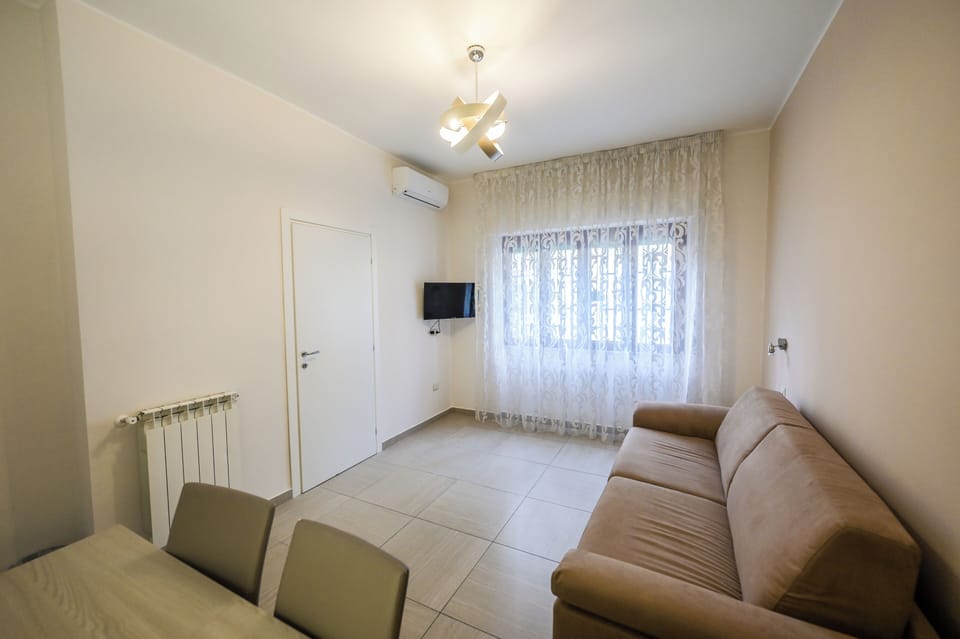 Deluxe Quadruple Room | Desk, blackout drapes, WiFi (free), bed sheets