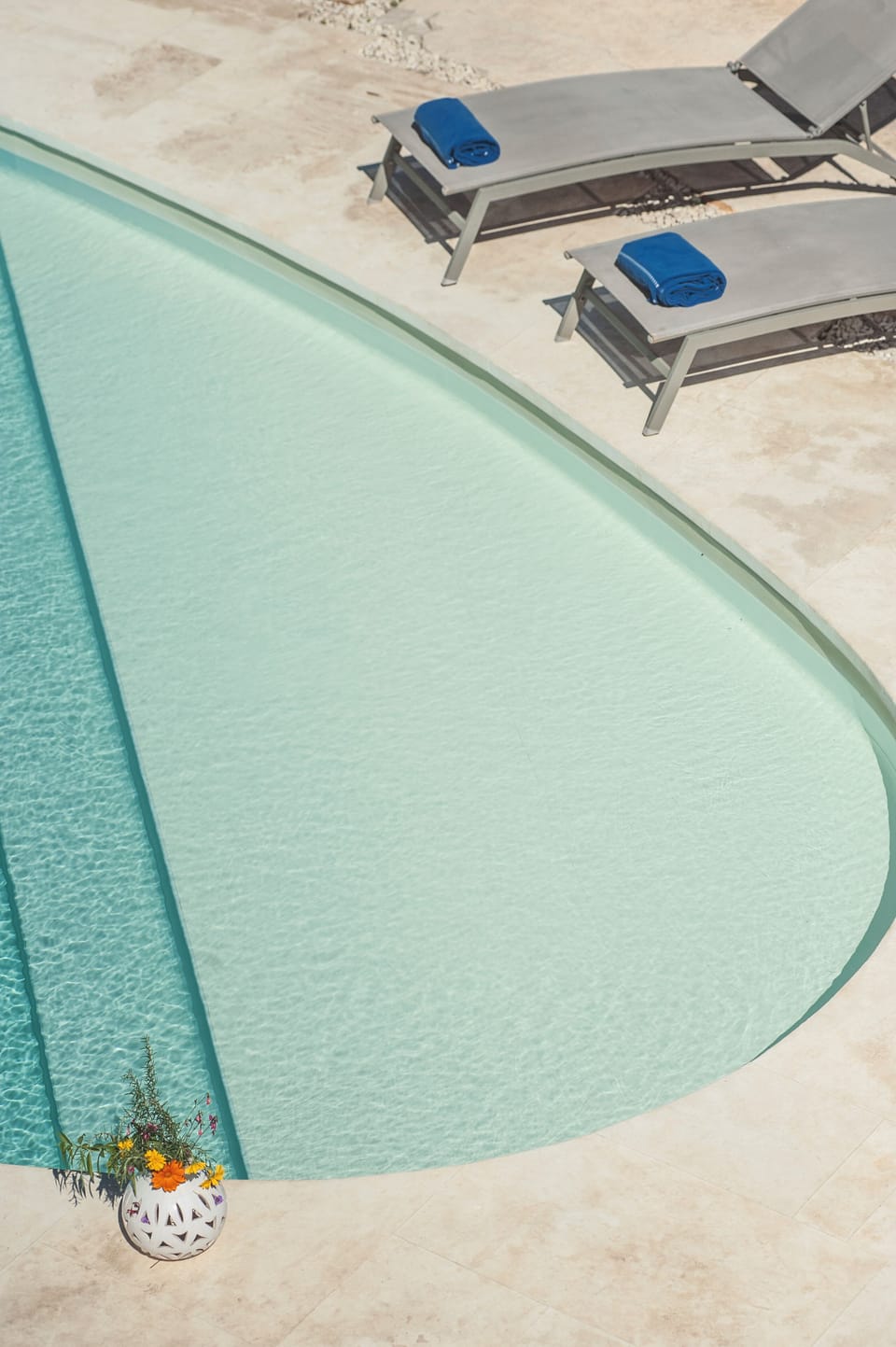 Seasonal outdoor pool, pool umbrellas, sun loungers
