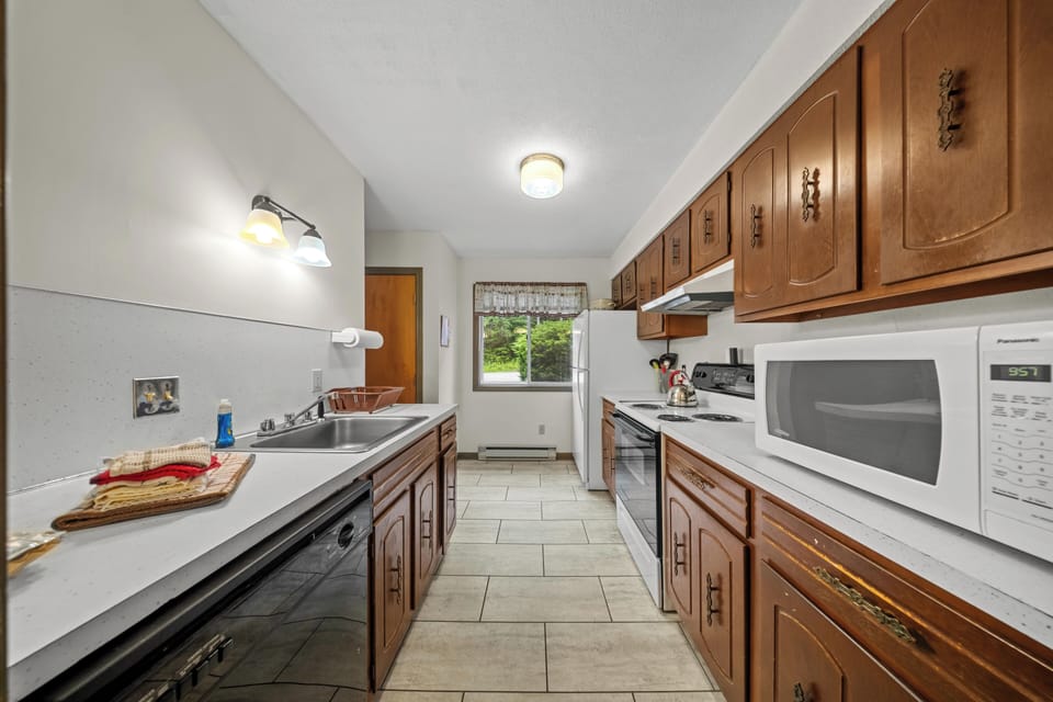 Standard Apartment, Ensuite (Condo 3 bedroom) | Private kitchen | Coffee/tea maker