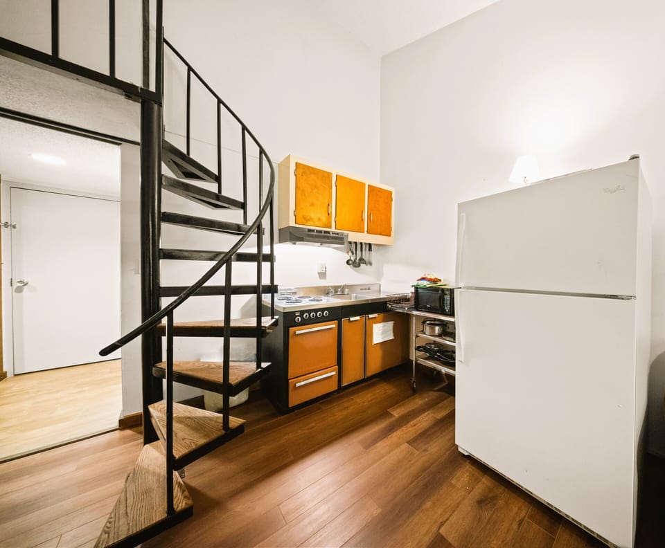 Superior Apartment, Ensuite (Matterhorn) | Private kitchenette | Coffee/tea maker