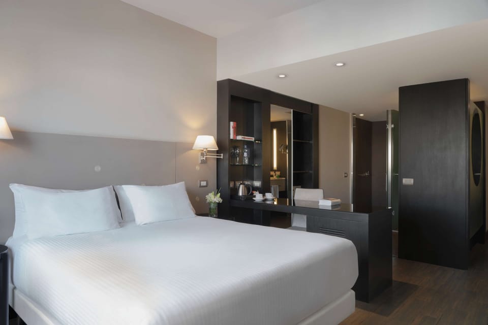 Standard Room | Premium bedding, down comforters, pillowtop beds, minibar