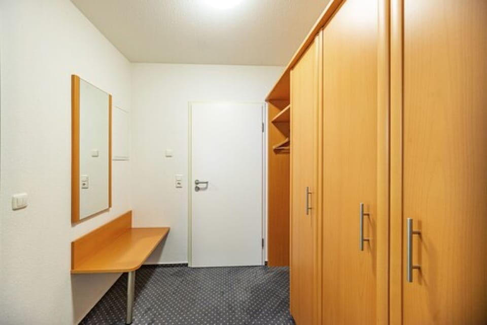 Single Room | Living area | Flat-screen TV