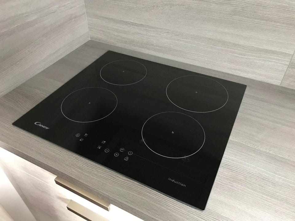 Deluxe Studio, 1 Queen Bed, Kitchen, Garden View | Room amenity