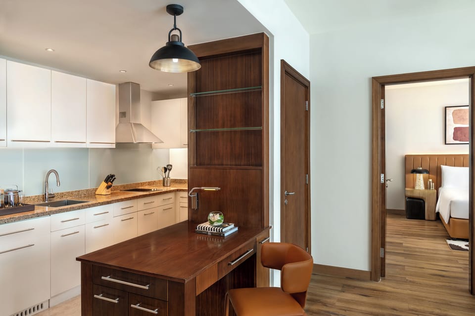 Full-size fridge, microwave, oven, stovetop