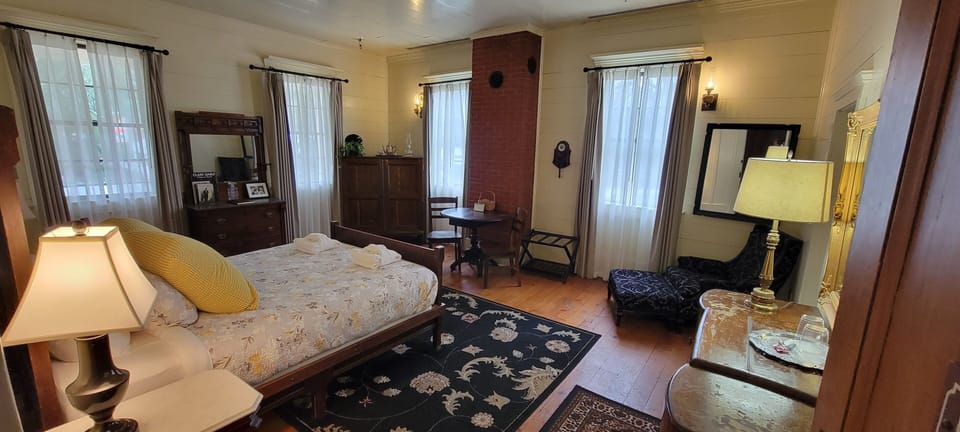 Traditional Single Room | Egyptian cotton sheets, premium bedding, individually furnished