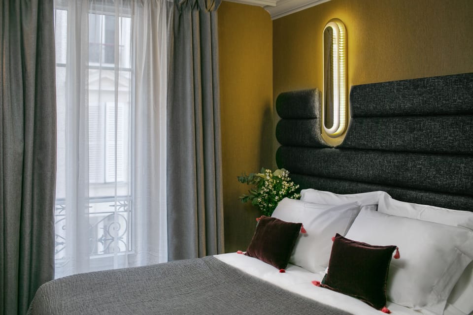 Premium bedding, in-room safe, individually decorated