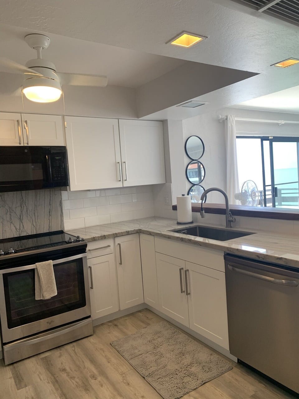 Full kitchen