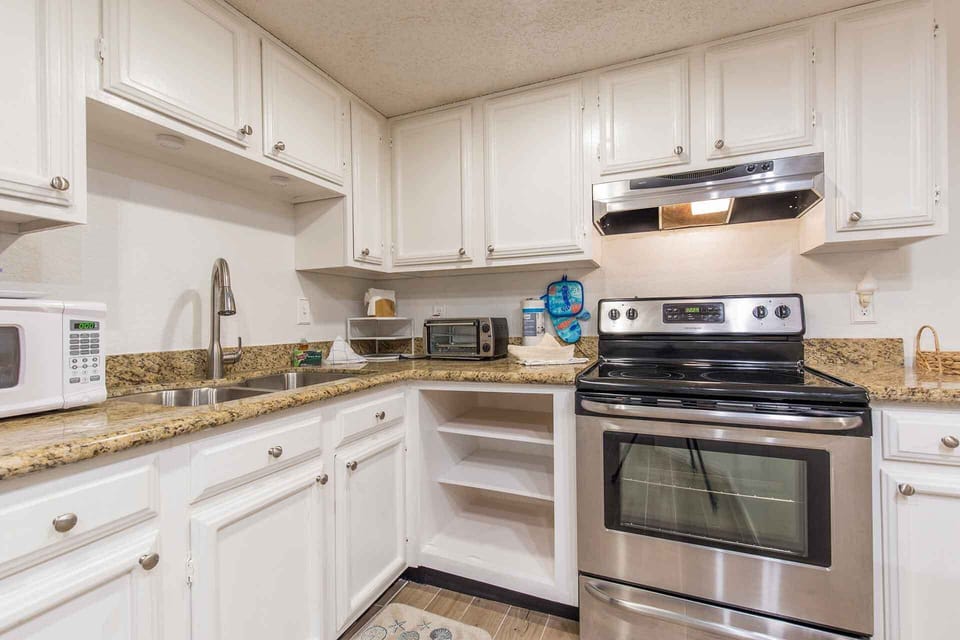 The kitchen is equipped with everything you might need to prepare delicious meals!