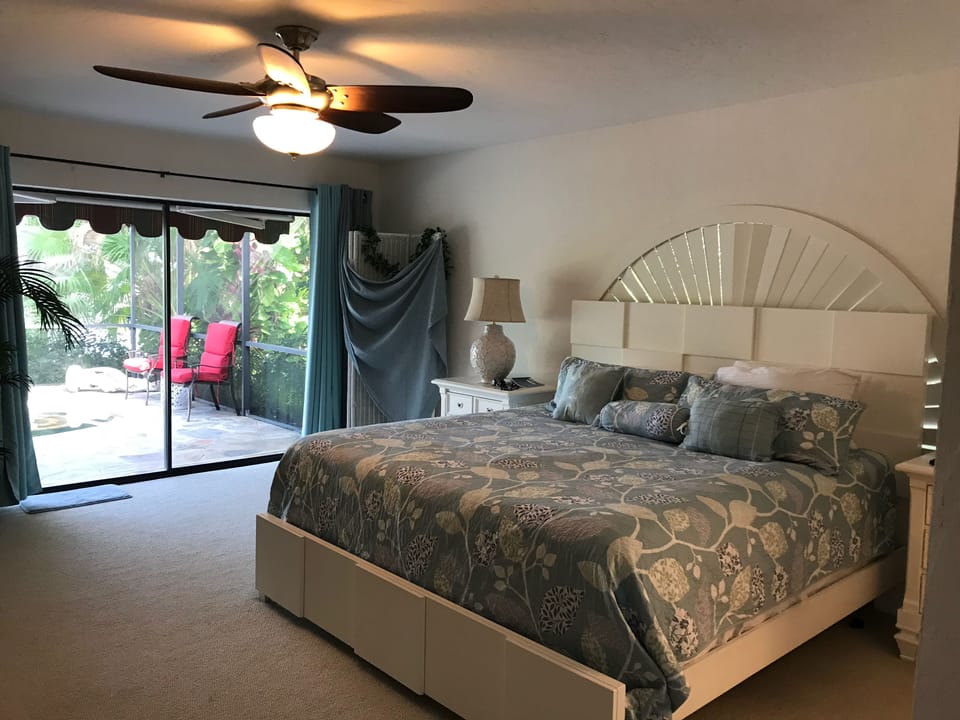 Master bedroom
