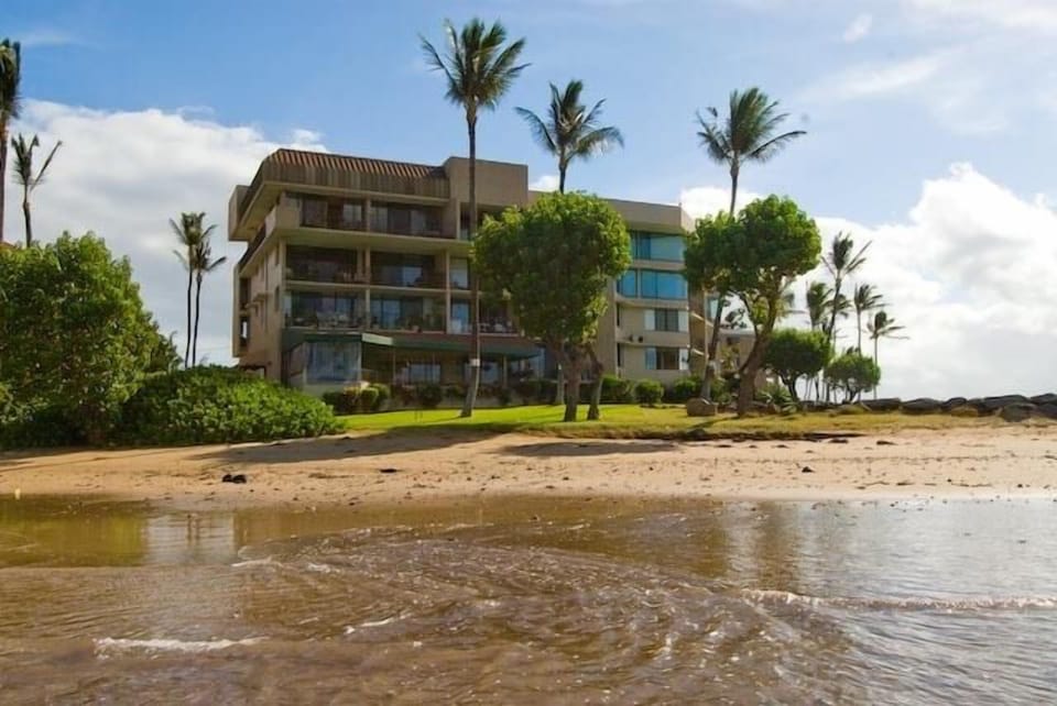Milowai is oceanfront