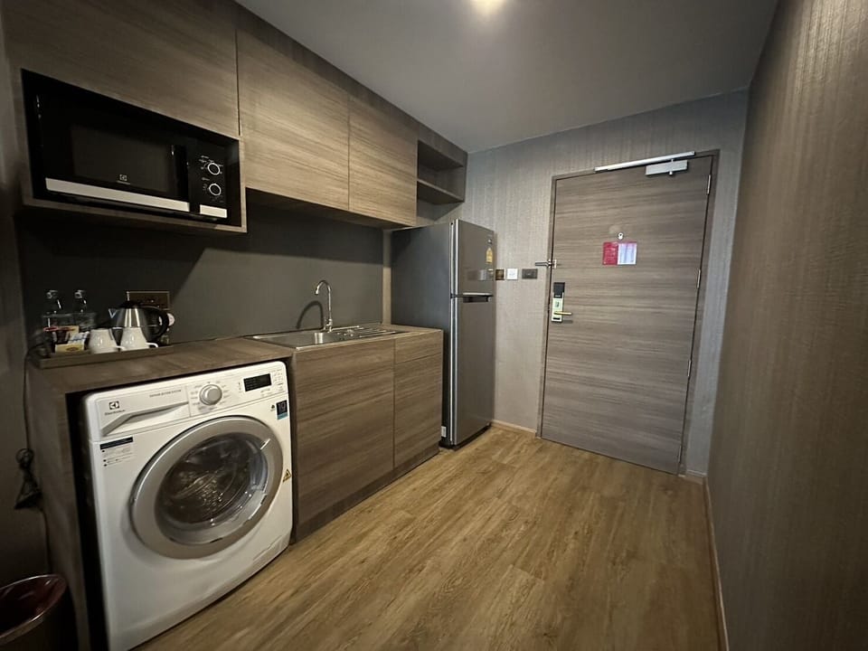 Family Suite | In-room safe, desk, laptop workspace, blackout drapes