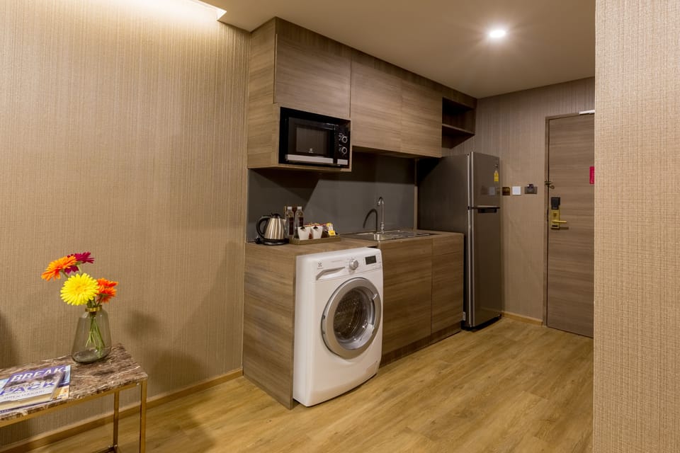 Premier Suite | Private kitchen | Coffee/tea maker