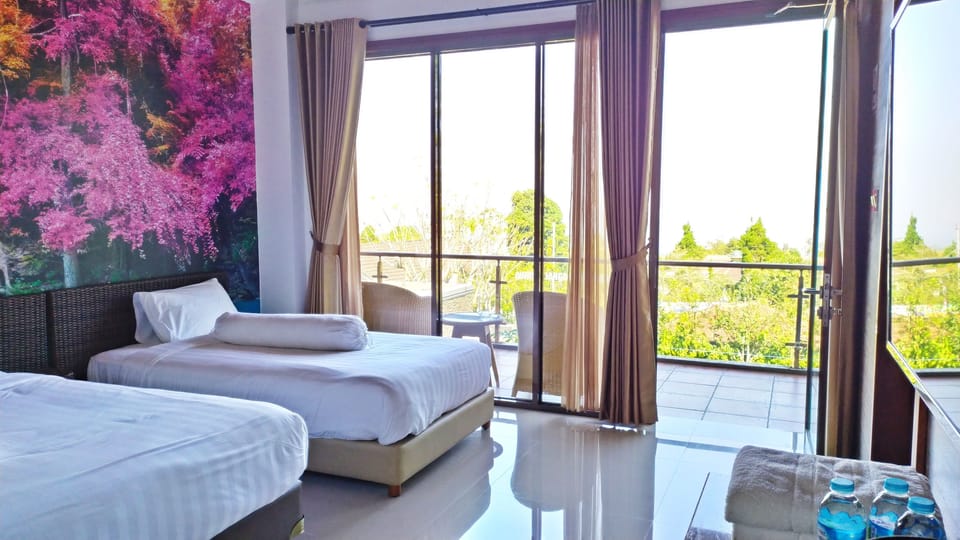 Suite | Rollaway beds, free WiFi, bed sheets
