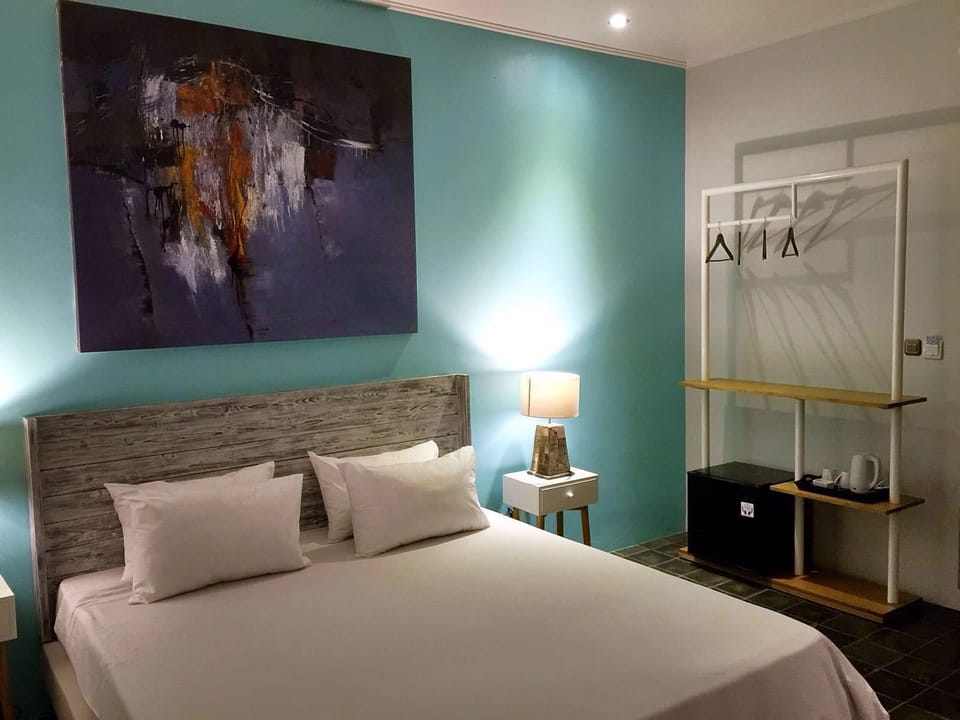 Double Room, Bathtub, Courtyard Area | Minibar, rollaway beds, free WiFi, bed sheets