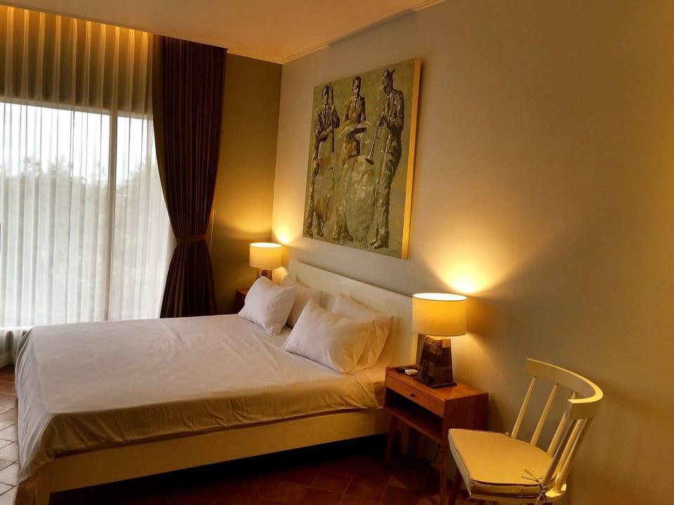 Double Room, Bathtub, Courtyard Area | Minibar, rollaway beds, free WiFi, bed sheets