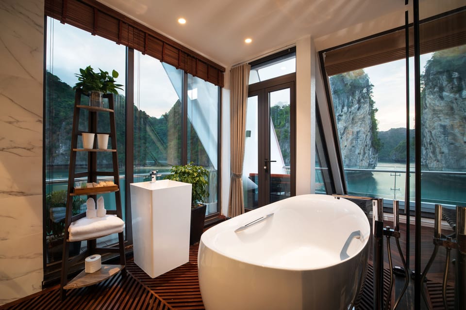 Presidential Suite (Private Sun Terrace) | Bathroom | Combined shower/tub, free toiletries, hair dryer, bathrobes