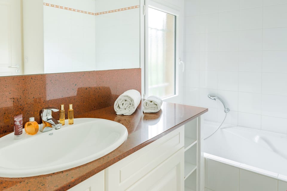 Each full bathroom has a spa tub.