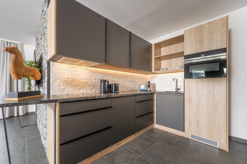 Suite, 1 Bedroom, Bathtub | Private kitchen | Espresso maker, coffee/tea maker, electric kettle
