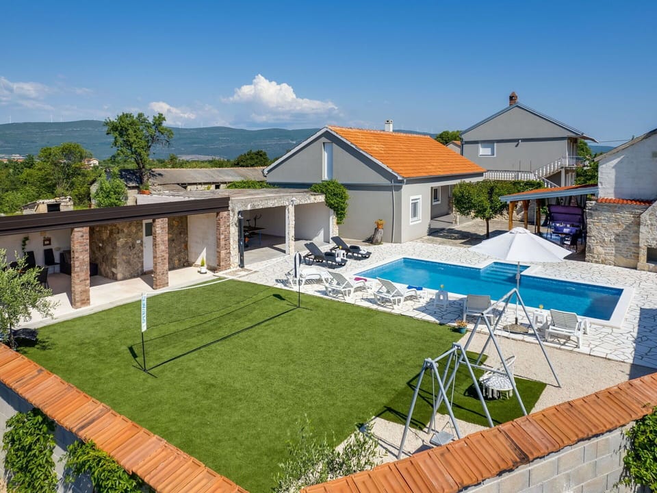 Sky, Cloud, Property, Building, Land Lot, Urban Design, House, Plant, Shade, Outdoor Furniture