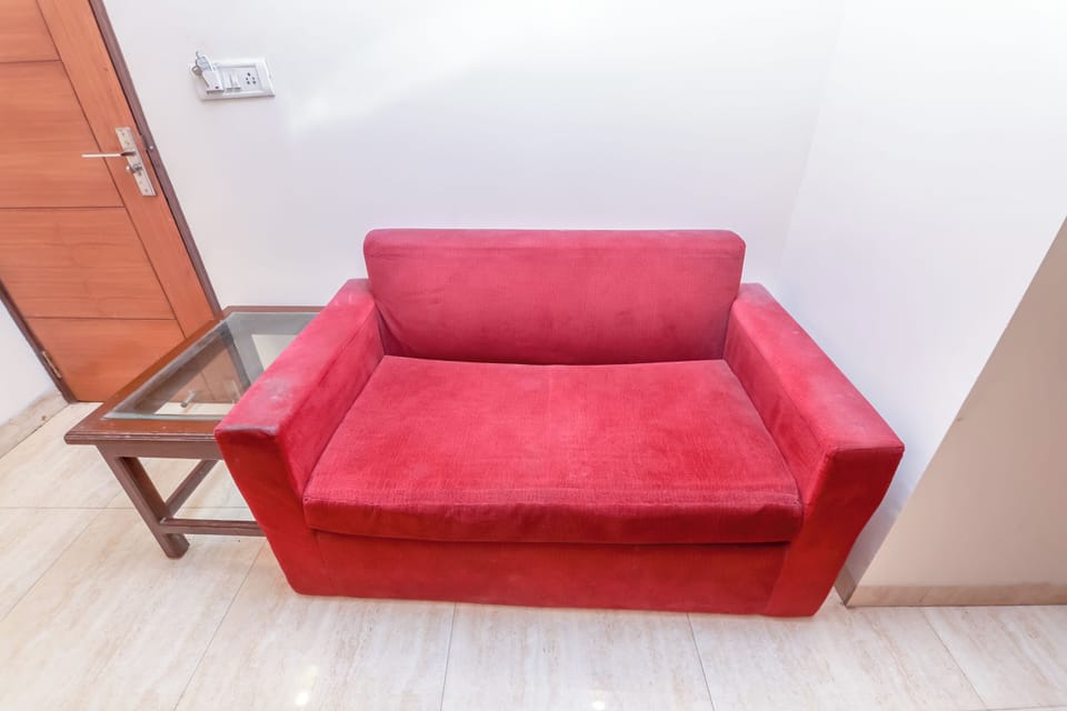 Deluxe Room, 1 Double Bed, Non Smoking | In-room dining