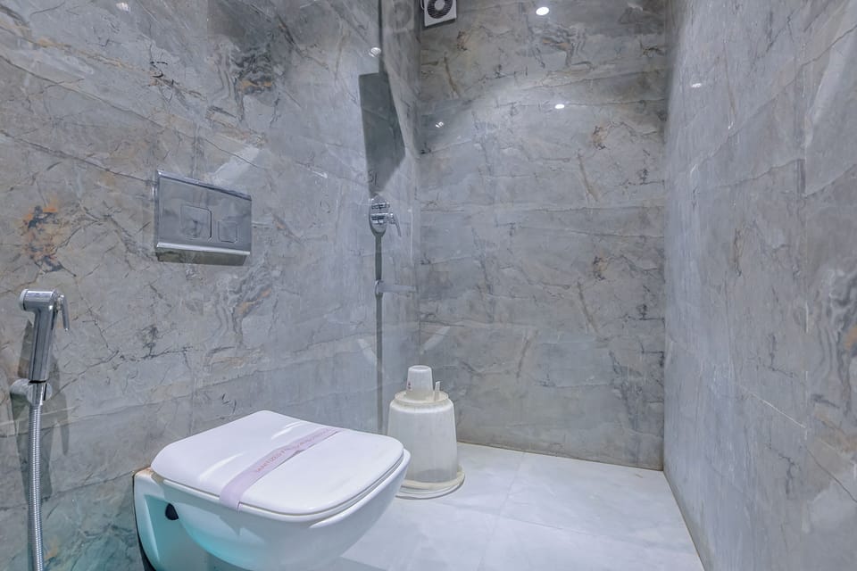 Family Room | Bathroom | Shower