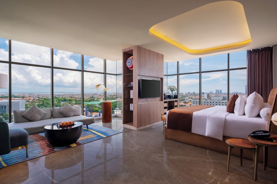 Junior Suite King Bed, Non Smoking | Premium bedding, minibar, in-room safe, soundproofing