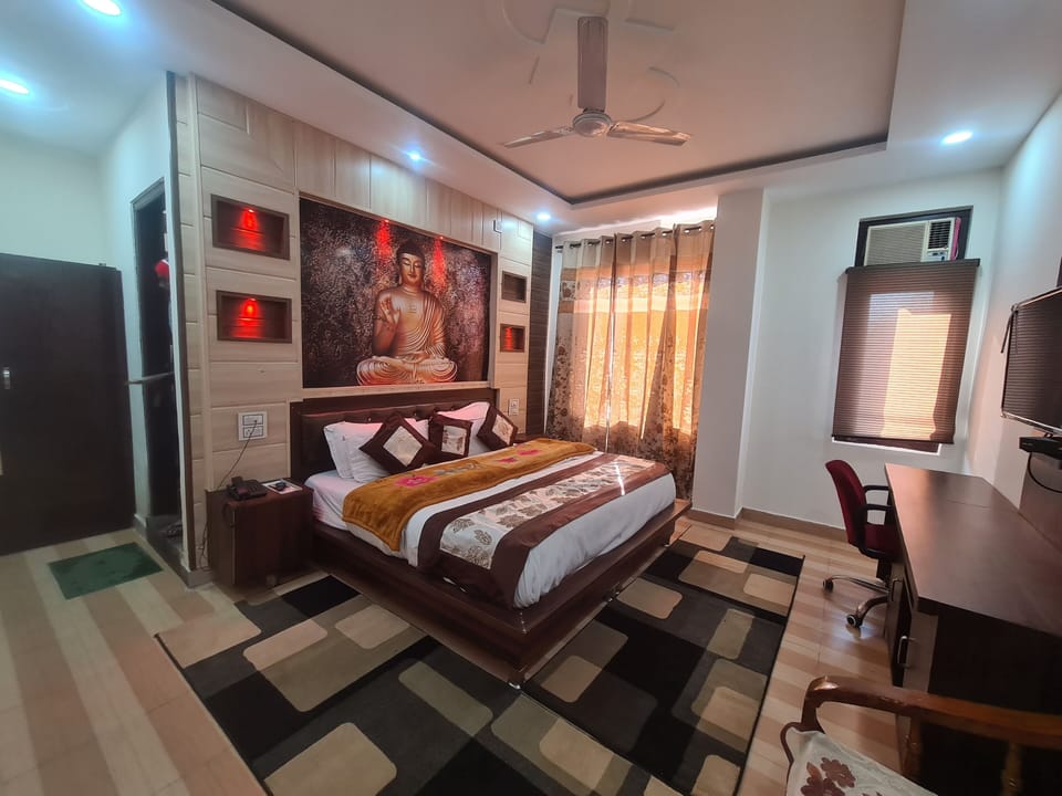 Deluxe Double Room, 1 Double Bed, Non Smoking | Free WiFi, bed sheets