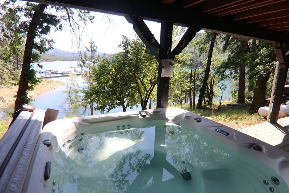 Hot tub vistas.