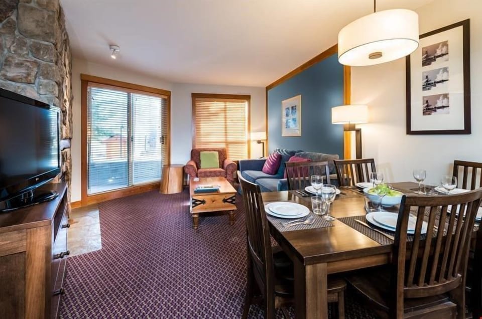 This condo is spacious and can sleep up to 6 comfortably.