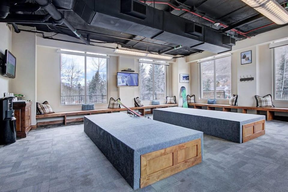 Store all your equipment in the ski room!