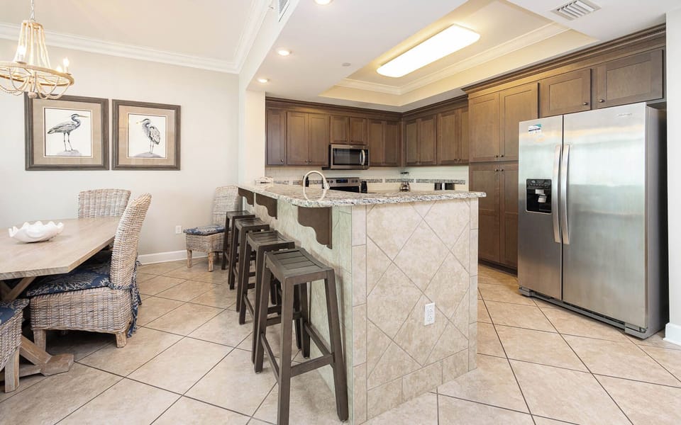 Wake up with morning coffee at the breakfast bar and get ready for a beach day in this stylish space