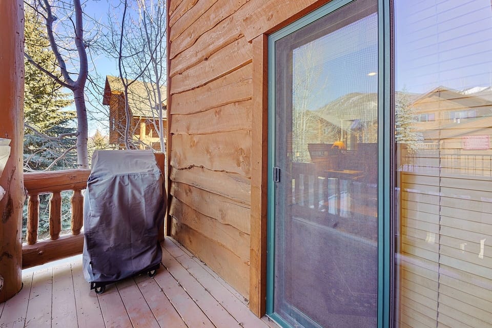 Patio with propane grill.