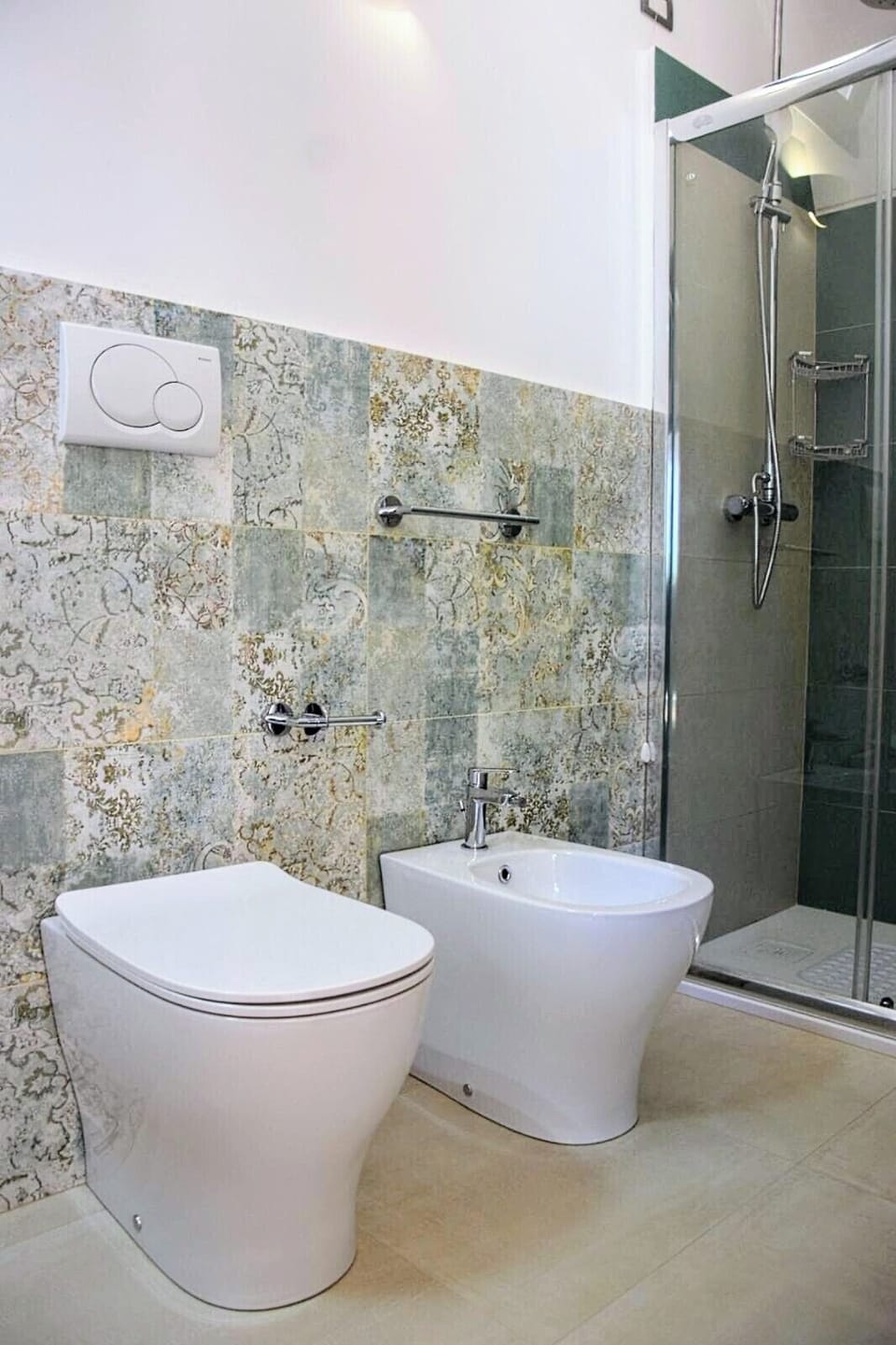Standard Double Room, 1 Queen Bed, Garden View | Bathroom | Shower, rainfall showerhead, free toiletries, hair dryer