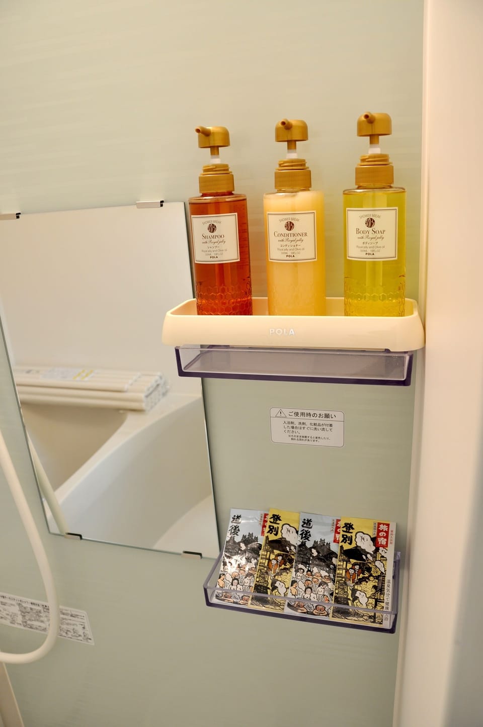 Separate tub and shower, deep soaking tub, free toiletries, hair dryer