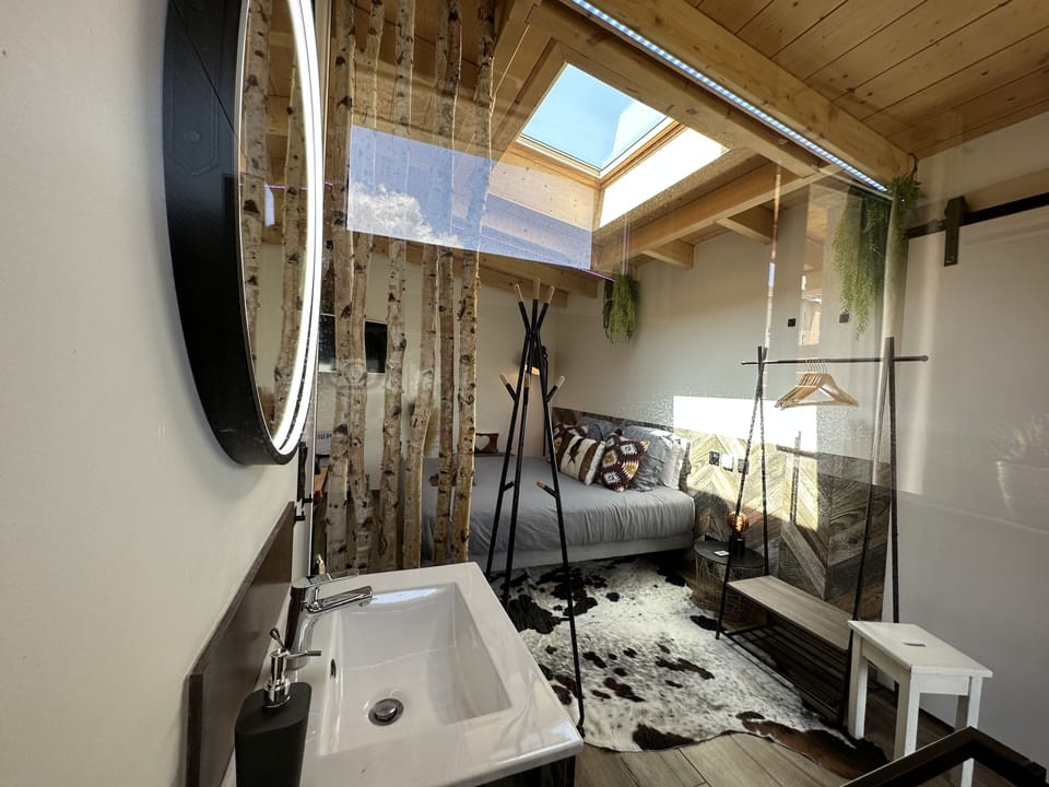 Deluxe Double Room, 1 King Bed (CHAMBRE 7 INGALLS) | Select Comfort beds, minibar, in-room safe, individually decorated