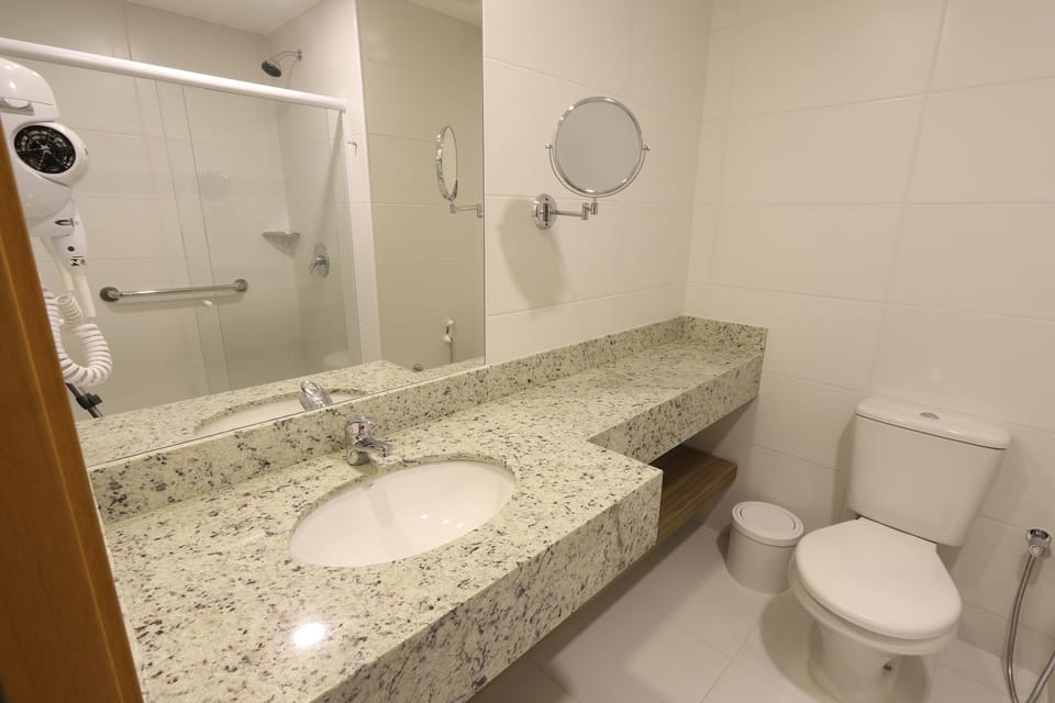 Shower, rainfall showerhead, free toiletries, hair dryer