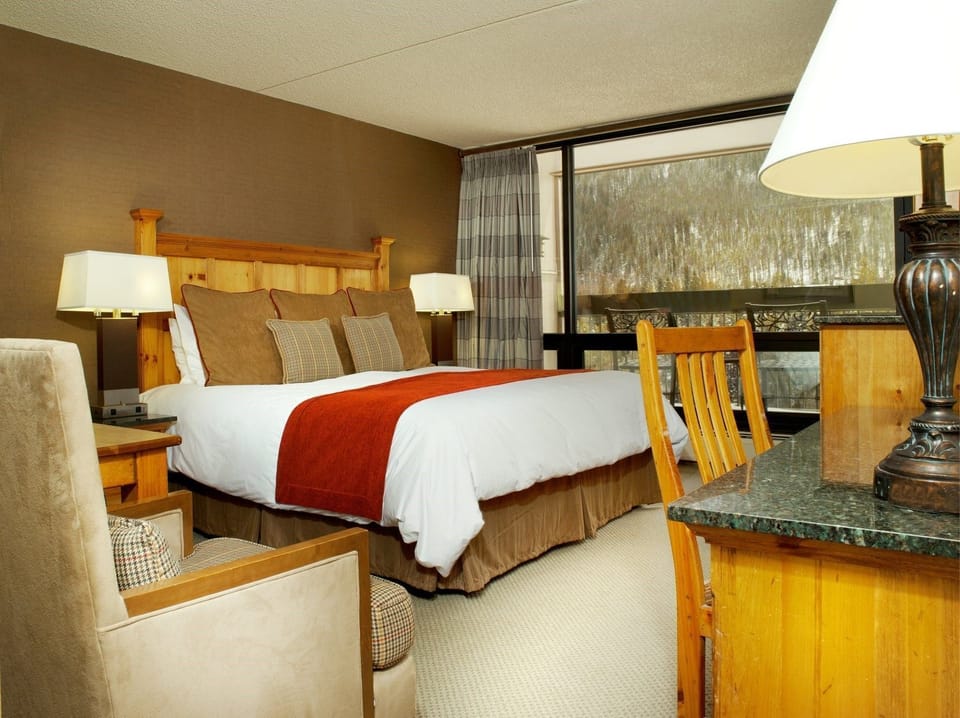 Welcome to our cozy and modern Lodge guest room!