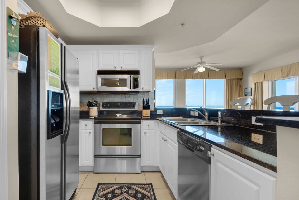 Fridge with ice & drink dispenser, oven, dishwasher, microwave, blender, toaster