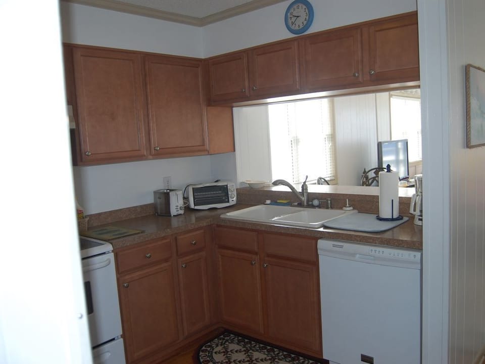 fully applianced kitchen