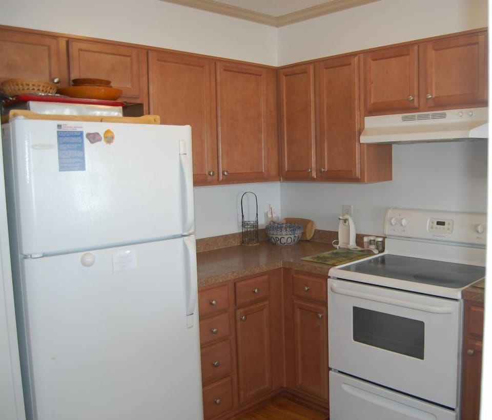 fully applianced kitchen